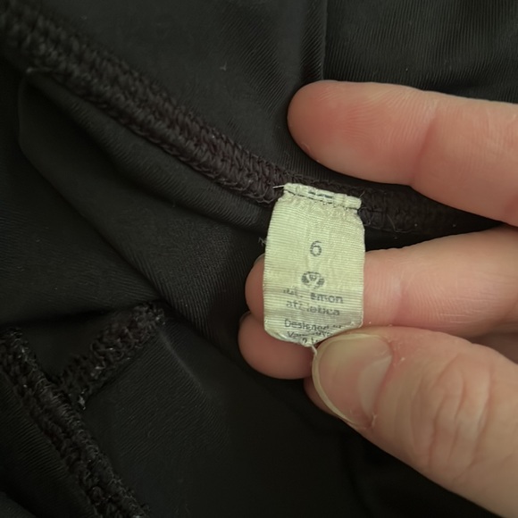 Lulu lemon leggings with mesh cutouts - Picture 4 of 5